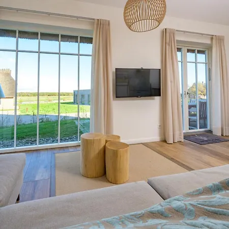 Reetdorf Geltinger Birk Kuenstlerkate Nehrung * Nieby (Nieby, Schleswig-Flensburg)